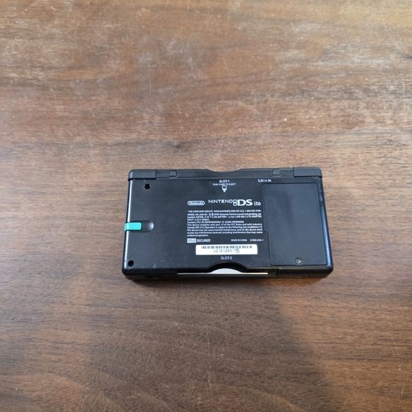 Red Nintendo DS Lite Handheld Console - Picture 5 of 5